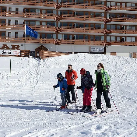 Pierre & Vacances Le Montana מלון