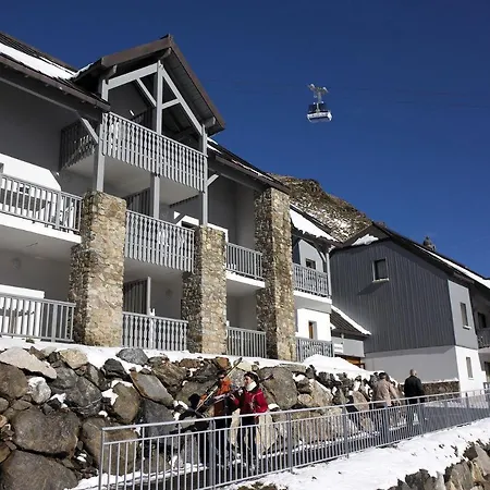 Pierre & Vacances Le Montana מלון