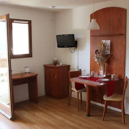 Pierre & Vacances Le Montana מלון לה מונג'י