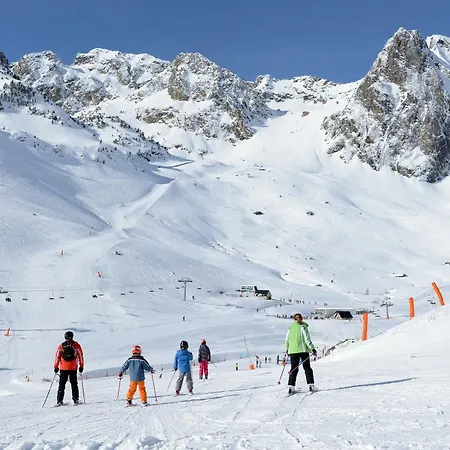 Pierre & Vacances Le Montana מלון 2*