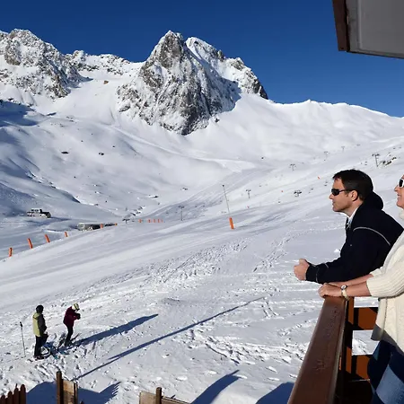 Pierre & Vacances Le Montana מלון