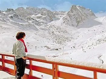 Hotel Pierre & Vacances Le Montana 2*