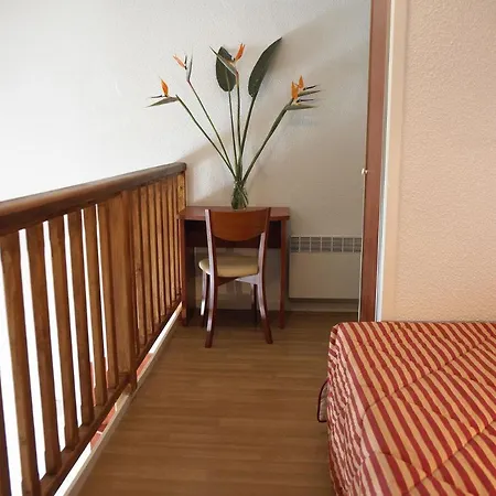 Pierre & Vacances Le Montana 호텔 2*